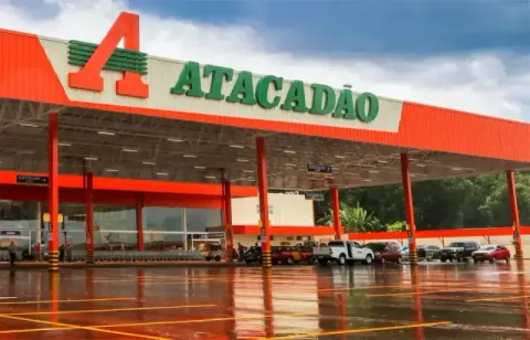 Logo Atacadão — cliente da THE Montagens Industriais (obras comerciais, instalações elétricas e manutenção predial)